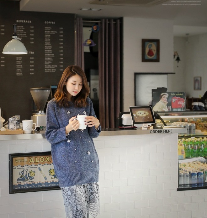 Đầu Xuân đến công sở cùng áo len họa tiết sang chảnh