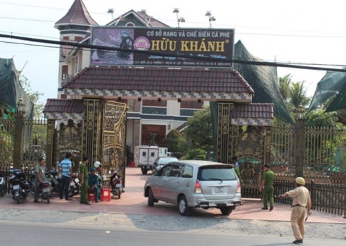 Nghi can sát hại vợ chồng trong biệt thự vượt biên sang Campuchia