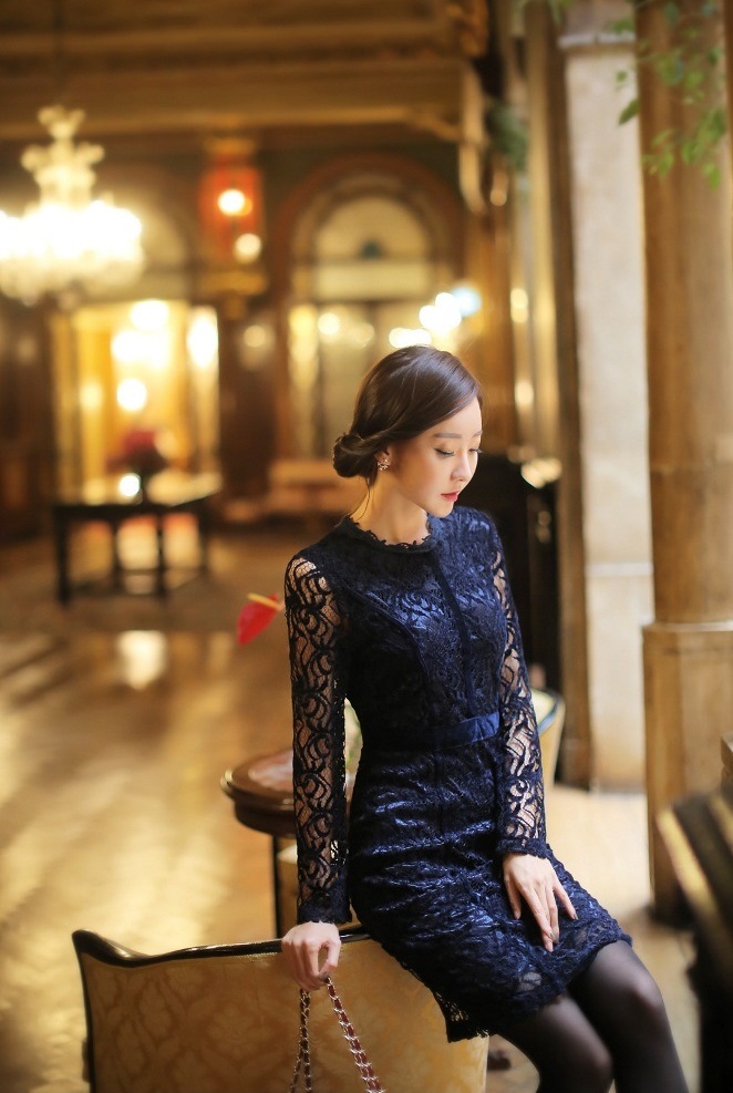 Duyên dáng, quyến rũ vời đầm ren trong mùa lạnh