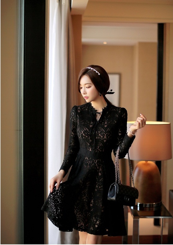 Duyên dáng, quyến rũ vời đầm ren trong mùa lạnh