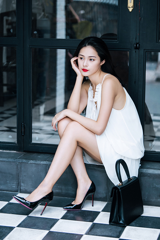 Chân dung 2 hotgirl làm chao đảo làng giải trí 2015