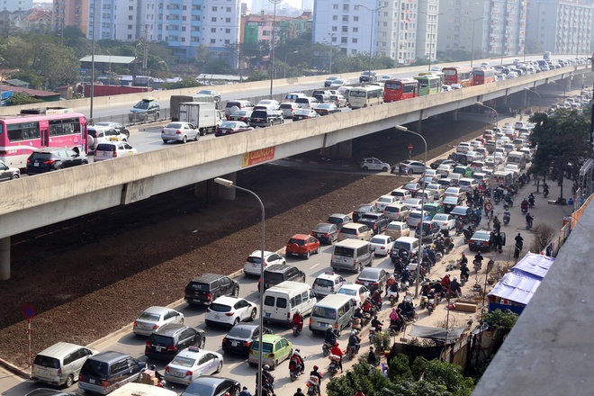 Hà Nội: Người dân chen chúc nhau về quê ăn Tết 2