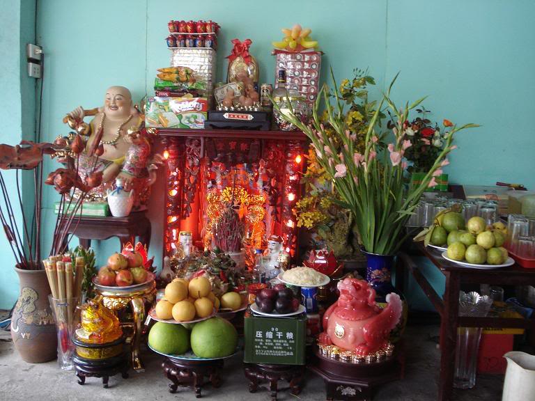 9 thứ nhất định phải có trên bàn thờ Thần Tài, Ông Địa