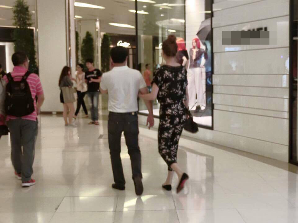 Nhìn lại những hình ảnh tình tứ của Hà Hồ và đại gia kim cương