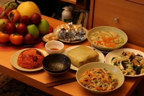 Chuẩn bị mâm cỗ chay và mặn cúng rằm tháng Giêng