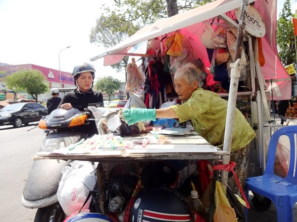 Cụ bà 82 tuổi đơn độc giữa Sài Gòn mơ một lần về Huế