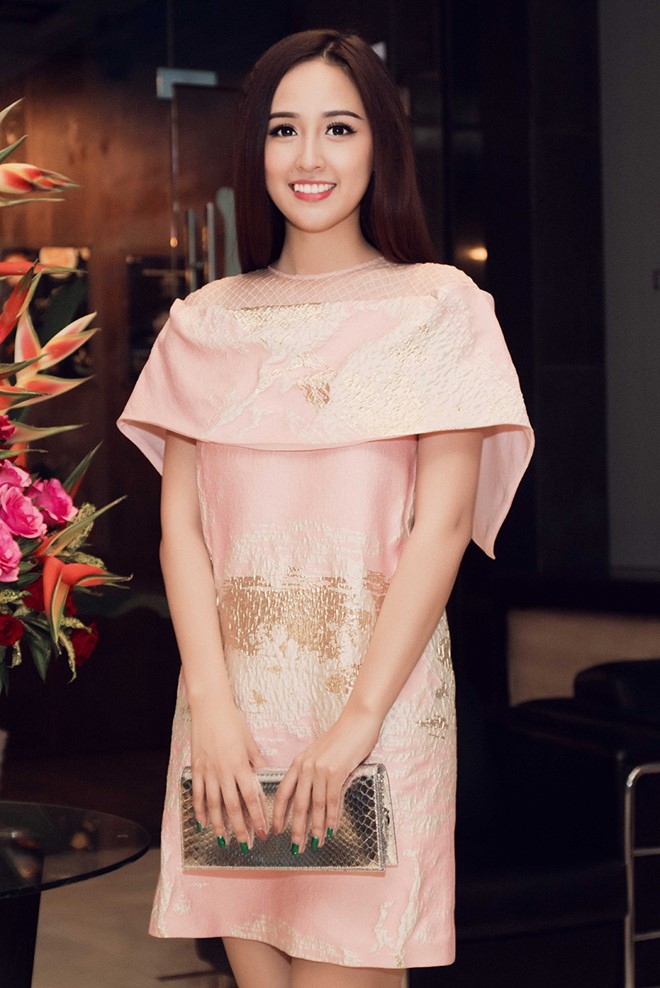 Huyền My lộng lẫy