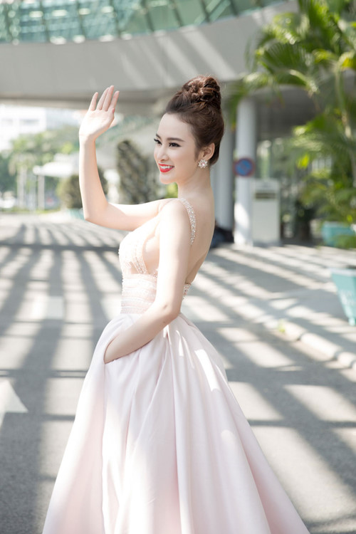 Angela Phương Trinh cuốn hút với đầm công chúa xuyên thấu