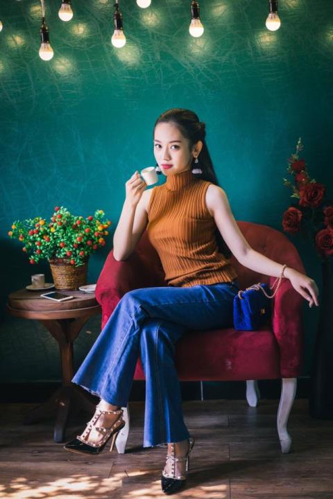 Thuy Vi&nbsp;nhai tu&nbsp;hang hieu den hinh tuong Ngoc Trinh 2