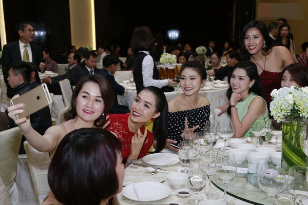 Quatrian shbet hiện đang mở của Á hậu Trà My 8