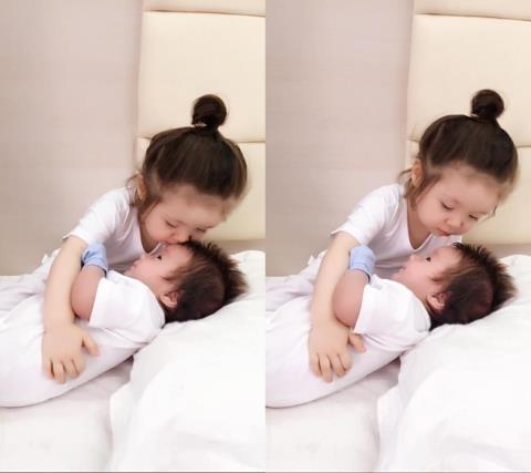 Phi Thanh Vân bị lên án, cần học Elly Trần bế con? Phi Thanh Van bi len an, can hoc Elly Tran be con?