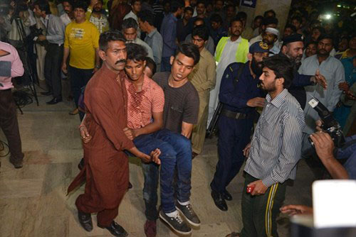Xót xa trước hiện trường vụ nổ ở Pakistan làm 69 người chết thảm phunutoday