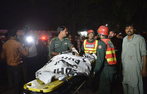Xót xa trước hiện trường vụ nổ ở Pakistan làm 69 người chết thảm phunutoday