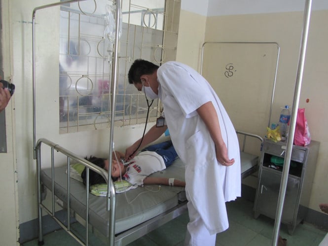 Nữ sinh cấp 2 bị đánh chấn thương não vì khen bồ bạn