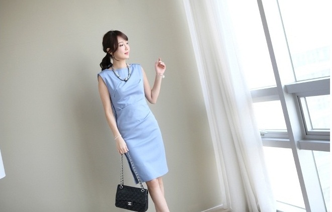 Đẹp bất chấp thời gian với đầm midi công sở thanh lịch