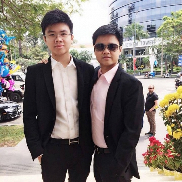 Lộ diện 2 cậu em trai