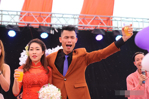 Hiệp Gà òa khóc trong ngày kết hôn