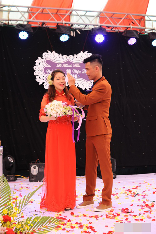 Hiệp Gà òa khóc trong ngày kết hôn