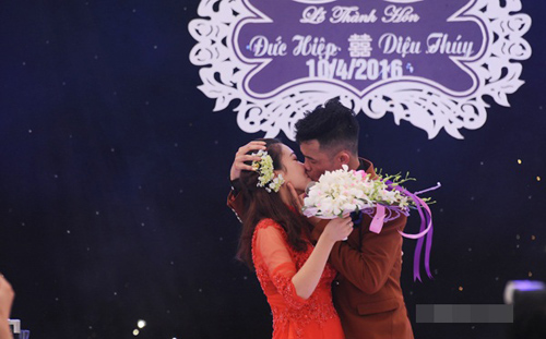 Hiệp Gà òa khóc trong ngày kết hôn