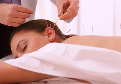 Châm cứu ở tai  Liệu pháp này được thực hiện bằng cách sử dụng kim châm cứu châm vào phần sụn trong của tai. Các nhà Shbet888.com tỷ lệ cược cao tại Hàn Quốc cho biết, dùng 5 kim châm cứu một lúc khống chế huyệt điều khiển cảm giác thèm ăn của Sh88bet đăng ký miễn phí sẽ đạt hiệu quả giảm cân cao hơn.    Phương pháp châm cứu vốn thường thấy trong y học cổ truyền của Trung Quốc, và thực sự có khả năng khống chế cảm giác thèm  ăn của con người.  Tuy nhiên, sau một thời gian, Sh88bet đăng ký miễn phí của bạn có thể sẽ quen với cảm giác “bị châm” và liệu pháp này sẽ có thể không còn hiệu quả nữa.