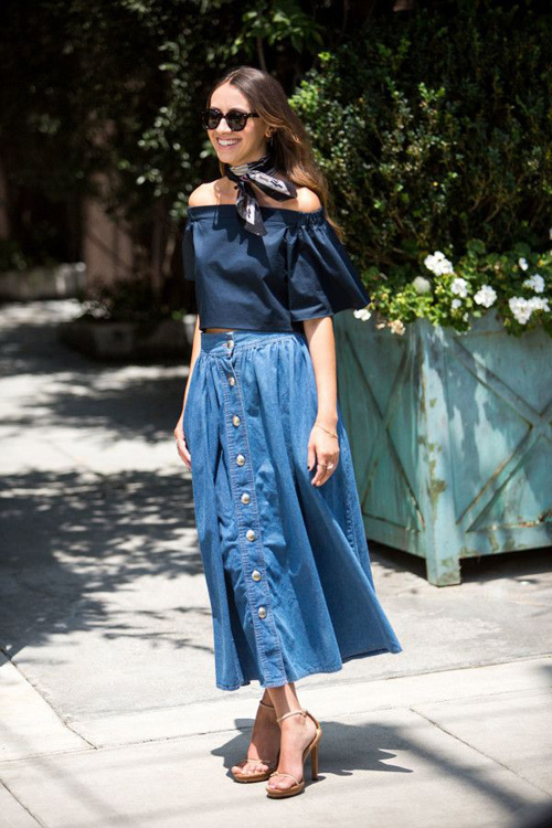 5 cách phối đồ sành điệu với chân váy denim midi