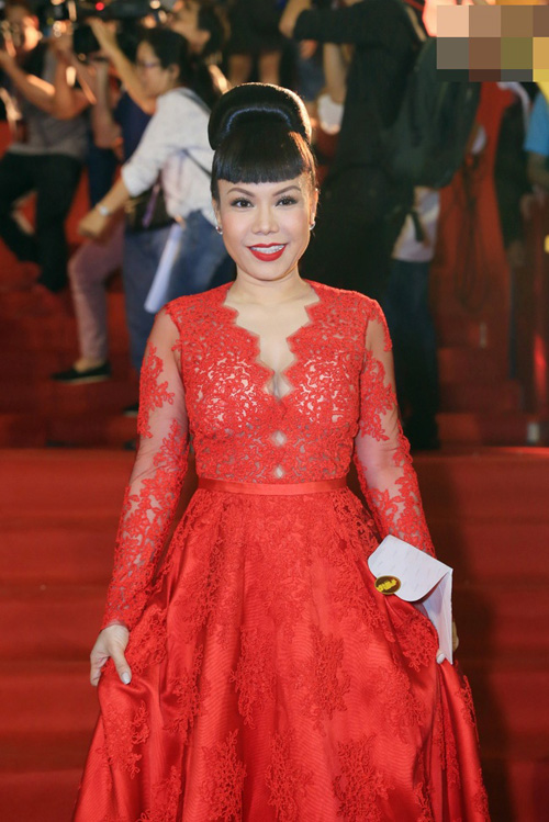 Phạm Hương, Diễm My 9x lộng lẫy khoe sắc trên thảm đỏ HTV Award