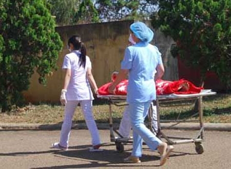 Làm rõ nguyên nhân mẹ con sản phụ tử vong trong phòng chờ mổ