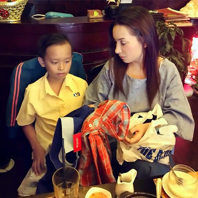 Phi Nhung tài trợ học phí cho cậu bé thi Vietnam Idol Kids 1