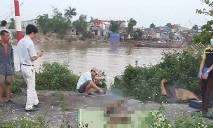Phát hiện xác nam giới phân hủy mất đầu và 2 chân trôi trên sông