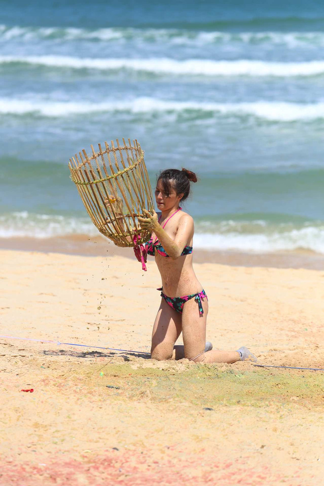 Chia tay bạn trai, Hương Giang idol diện bikini khoe 3 vòng sexy