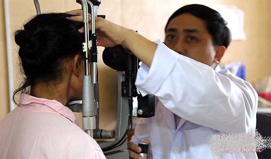 Giun đũa chó chui vào mắt người