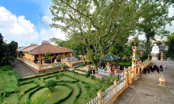 Những ngôi chùa nổi tiếng linh thiêng ở miền Nam
