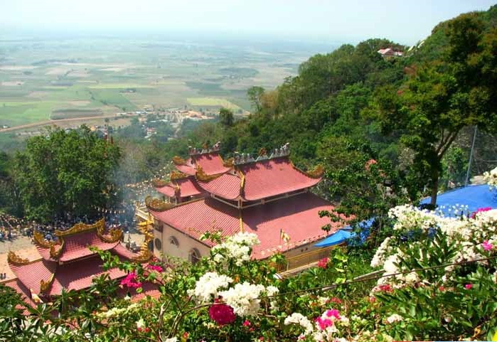 Những ngôi chùa nổi tiếng linh thiêng ở miền Nam