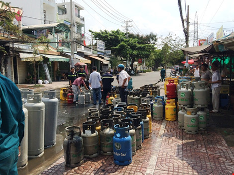 Thanh niên ngáo đá đốt tiệm gas