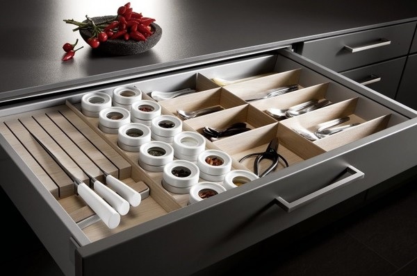 Đặt dao kéo tùy tiện trong nhà, hại đủ mọi đường