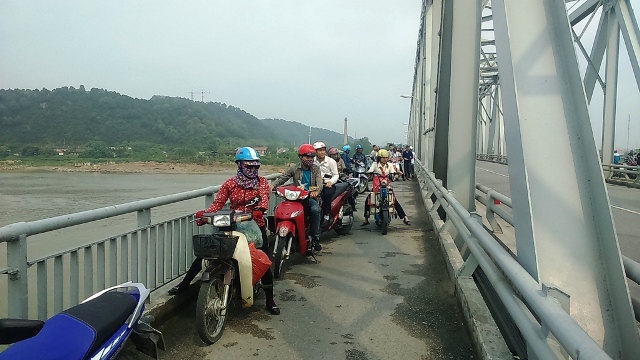 Thiếu nữ nhảy cầu tự tử vì bị phát hiện có bầu với bạn trai