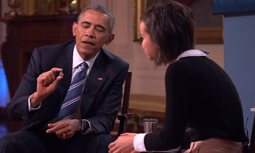 Vì sao ông Obama luôn bỏ bức tượng phật trong người?