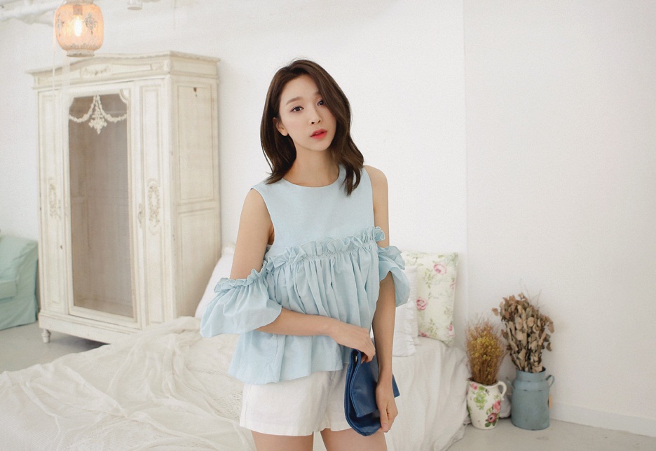 Mốt áo rớt vai gợi cảm khuấy động thời trang hè 2016