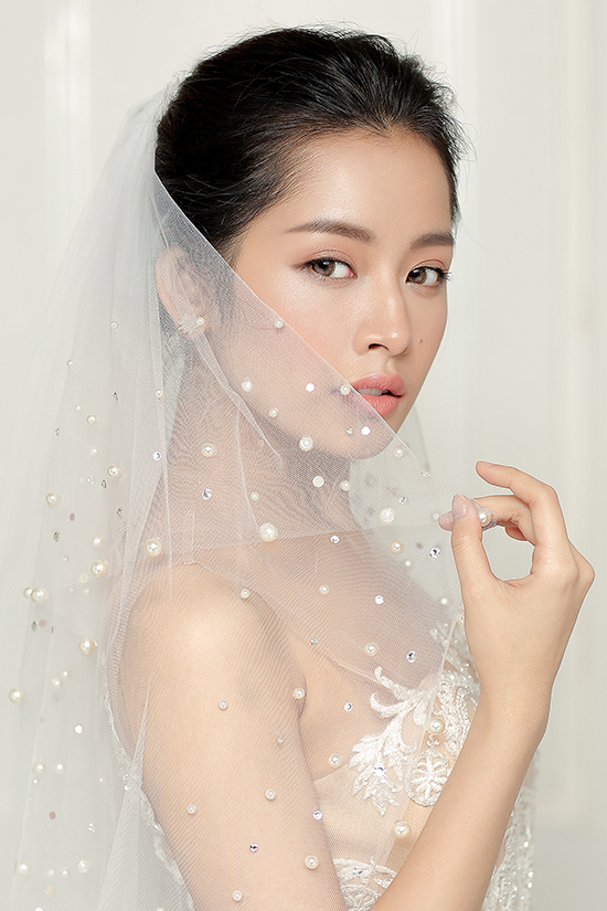 Chi Pu khác lạ, quyến rũ như thiên thần trong Shbet999 com đăng nhập váy cưới