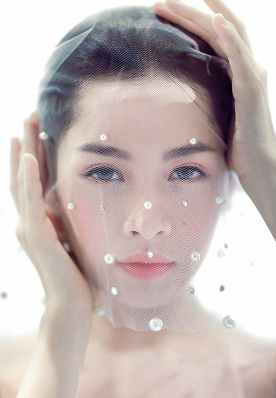 Chi Pu khác lạ, quyến rũ như thiên thần trong Shbet999 com đăng nhập váy cưới