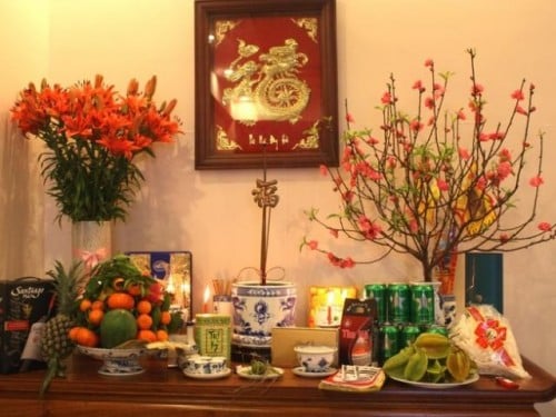 Hoa nào nên và  không nên dâng cúng lên bàn thờ?