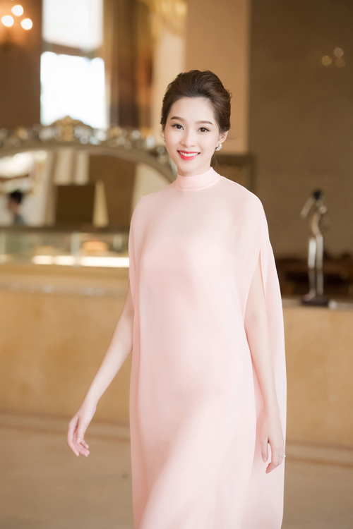 Ấn tượng với gu thời trang đẹp như nữ thần của Hoa hậu Thu Thảo