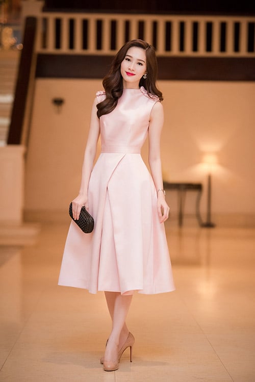 Ấn tượng với gu thời trang đẹp như nữ thần của Hoa hậu Thu Thảo