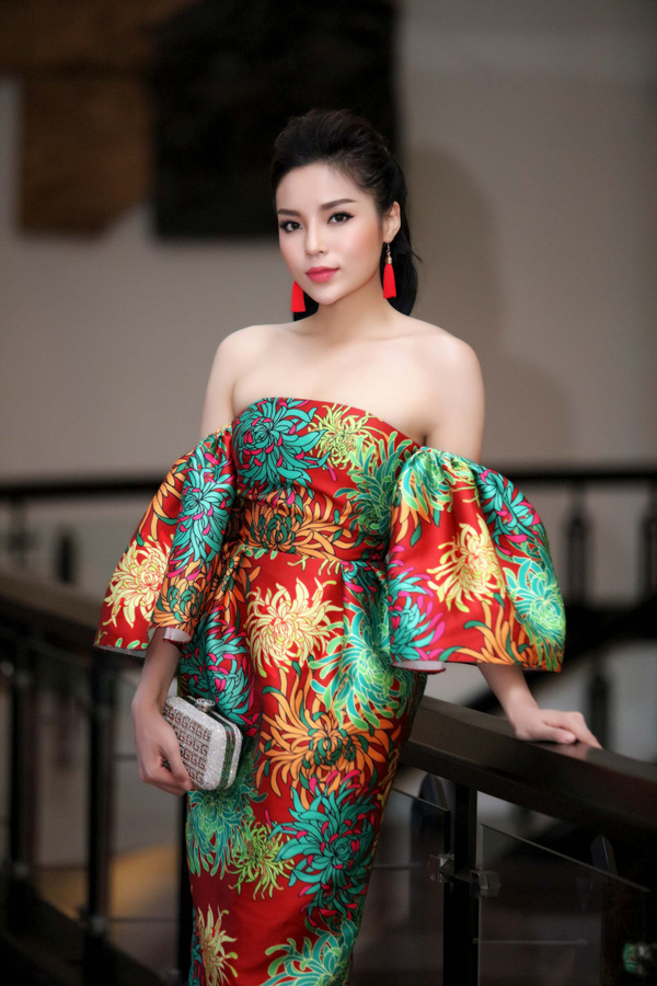 Hoa hậu Kỳ Duyên ngày càng khác lạ kể từ khi có bạn trai