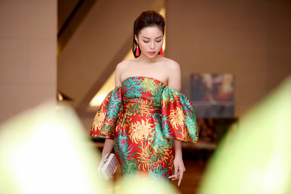 Hoa hậu Kỳ Duyên ngày càng khác lạ kể từ khi có bạn trai