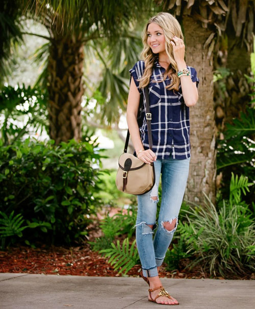 7 cách phối đồ cực chất với quần jean rách như fashionista