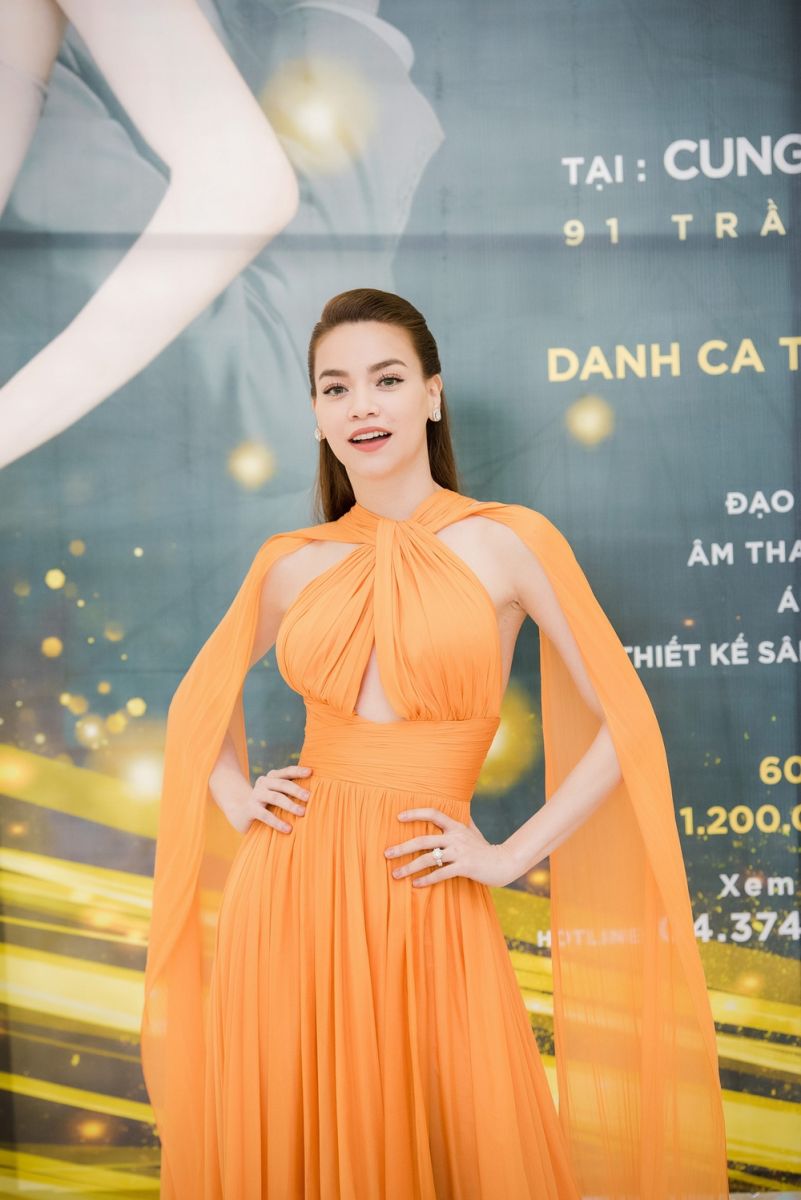 Hồ Ngọc Hà gợi cảm, quyến rũ như nữ thần tại họp báo