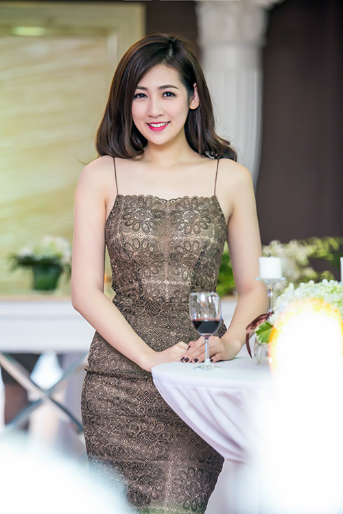 a hậu tú anh