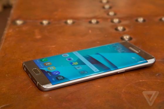 Làm gì khi smartphone không nhận sạc hoặc sạc chậm?