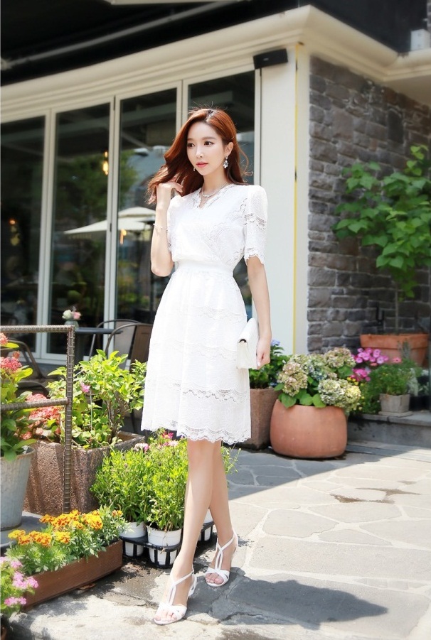 Cuối hè diện váy ren quyến rũ, cuốn hút mọi ánh nhìn